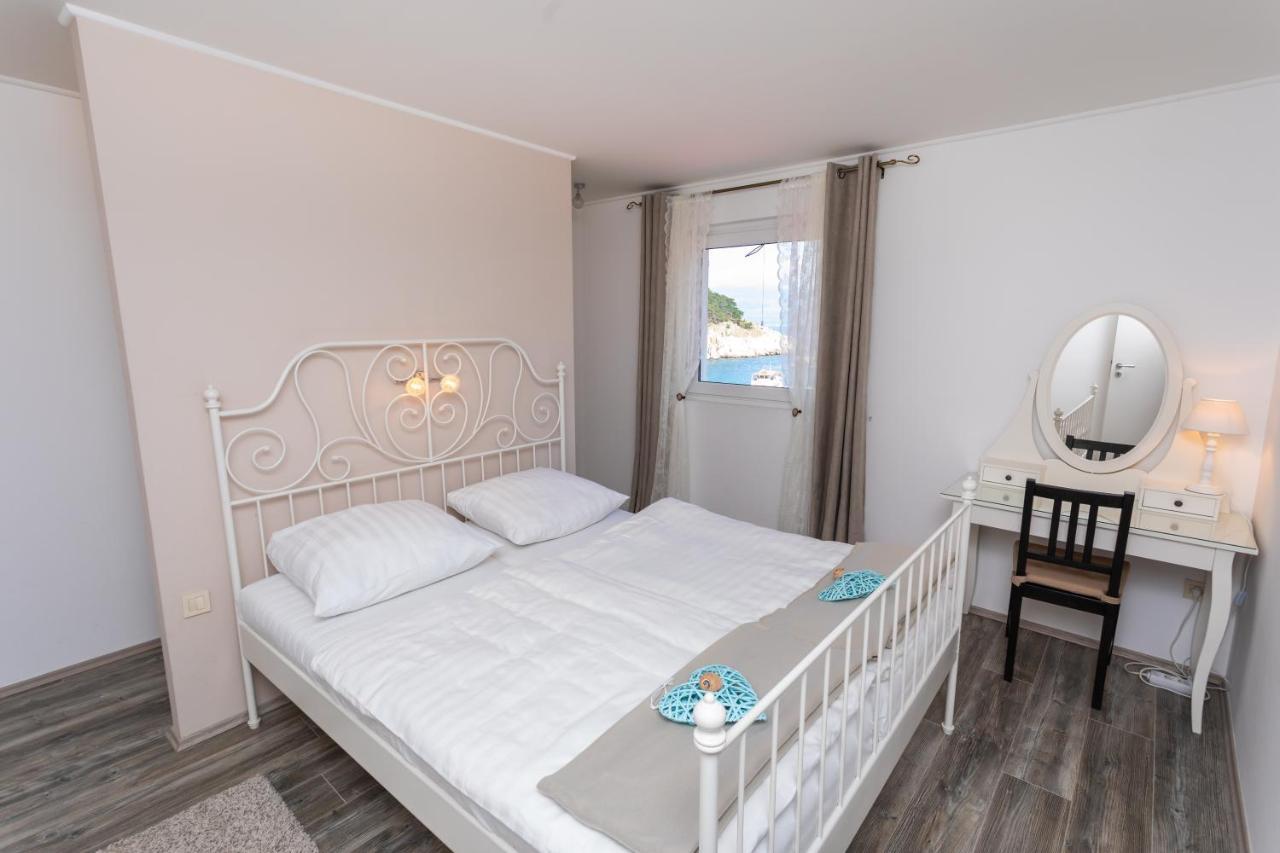 Seafront Apartment With Amazing Seaview Vrbnik  Zewnętrze zdjęcie